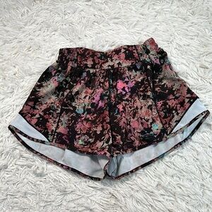 Lululemon Hotty Hot Low-Rise Lined Short 4" Stencil Blossom Red Multi